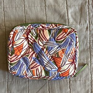BRAND NEW Vera Bradley travel makeup pouch